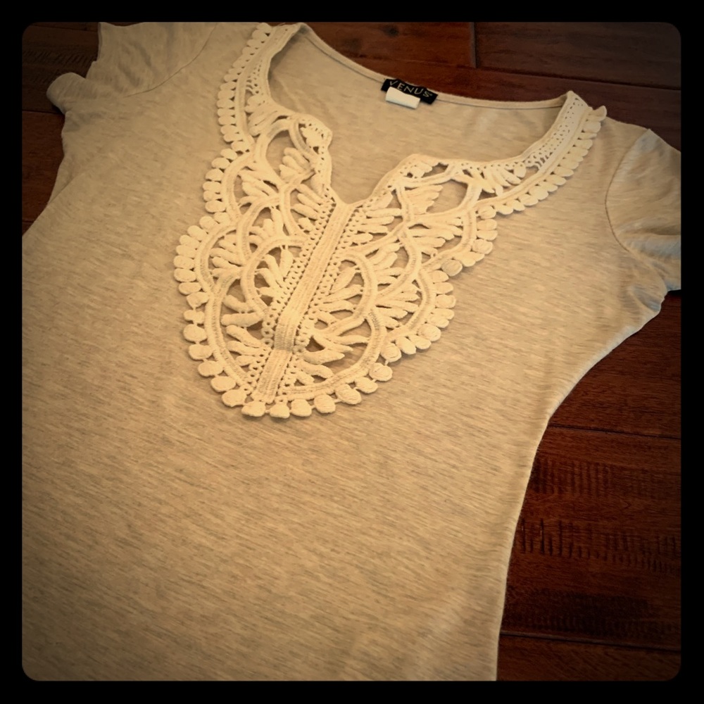 Venus Crochet Appliqué Short Sleeved Top